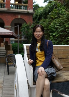 4c5a5e5abecc43c688710c978d84f89f.jpg 杨静.jpg